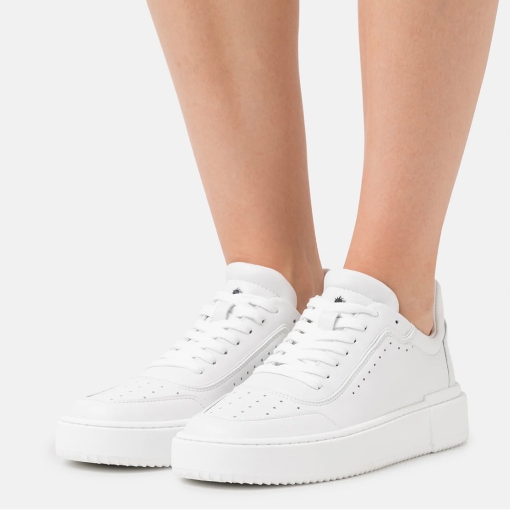 Stuart Weitzman New White Leather Casual Ryan Low Top Sneaker Size 10.5